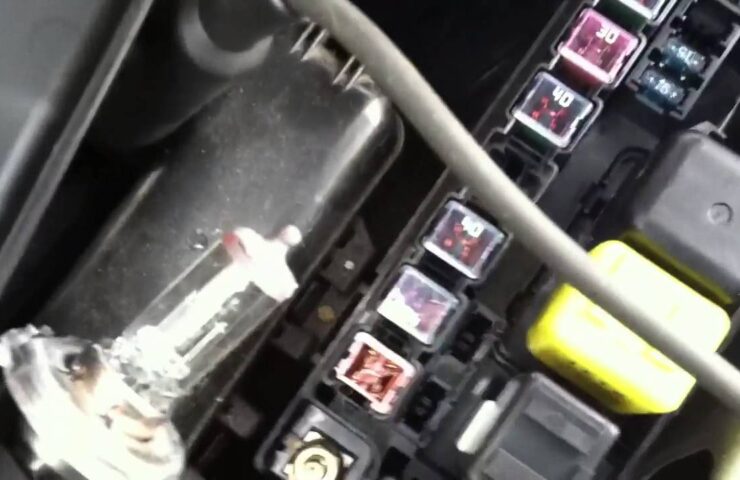 Faulty-or-non-functioning-car-headlights