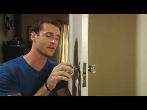 Loose-or-detached-door-handles-or-knobs